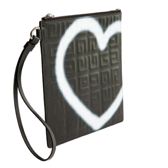 GIVENCHY
TAG EFFECT HEART MULTI POUCH - Picture 4 of 7